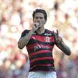 Pedro, do Flamengo, revela que será pai de gêmeos: 'Espero fazer mais gols para eles'