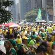 Ato de Bolsonaro tem realidade virtual, desmaio e 'vinho do mito'