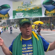 Bolsonarista 'obedece' Moraes e usa ironia para protestar em SP: 'Ditadura é assim'