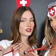 Andressa Urach mostra tudo vestida de enfermeira e é detonada por sexualizar profissão