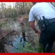Policiais resgatam criança de 5 anos perdida em pântano nos EUA