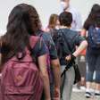 Inflação acelera e vai a 0,83% em fevereiro, puxada por aumentos na educação