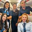 Comandante apresenta tripulação 100% feminina durante voo aos passageiros: "É motivo de honra"