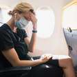 Brasileira morre de embolia pulmonar no avião: como evitar o risco?