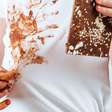 Conheça truque para tirar manchas de chocolate de roupa