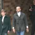 Condenado por estupro, Daniel Alves paga a fiança e deixa a prisão; entenda