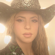 Shakira lança clipe de 'Entre Paréntesis' com Grupo Frontera
