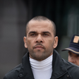 Condenado por estupro, Daniel Alves organizou festa um dia depois de ser solto com fiança milionária, diz TV espanhola