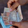 Trabalhadores com carteira assinada recém PIX de R$ 823apostar sem depositarabril; veja como realizar o saque