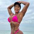 Gracyanne Barbosa para a web ao posar de fio-dentalbahia e sportcenário luxuoso