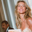 Gisele Bündchen veste renda para lançar livro no Brasil