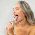 Raspador de língua: como usar e benefícios