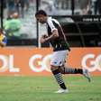 Matheus Carvalho comemora primeiro gol como profissional