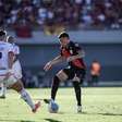 Em jogo tumultuado por polemicas e arbitragem, Atlético - GO perde para o Flamengo na estreia