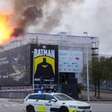 Incêndio atinge edifício histórico no centro de Copenhague