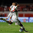São Paulo visita o Flamengo em busca da primeira vitória no Brasileirão