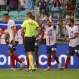 Em jogo marcado por forte chuva, Bahia vence Fluminense de virada, pelo Brasileirão