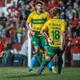 Com 'lei do ex' em dose dupla, Vila Nova vence Cuiabá e abre vantagem na briga por vaga na final da Copa Verde