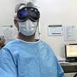 Médico usa Apple Vision Pro durante cirurgia em Santa Catarina