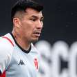 Vasco aguarda retorno de Medel ao Brasil antes de duelo com o Criciúma