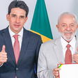 Lula usa gravata em homenagem ao cachorro Joca e cobra Gol e Anac por morte