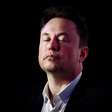 Mais um dia na vida de Elon Musk: ações da Tesla caem, carros encalham