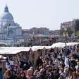 Veneza começa a cobrar taxa de turistas em experimento para controlar turismo de massa