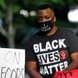 Tribunal retoma processo de trabalhadora do Whole Foods sobre uso de máscara do "Black Lives Matter"