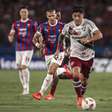 Jogadores do Fluminense reclamam de gramado no Paraguai: 'Difícil de jogar'