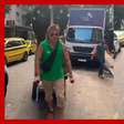Ex-galã de 'Malhação' ganha novo carrinho para vender bebida no Rio e comemora