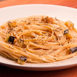 Espaguete integral à carbonara de berinjela: ideal para vegetarianos