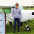 Ex-jogador inglês tira licença para pilotar avião com faixa zombando ex-time