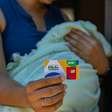 Mães inscritas no Bolsa Família recebem ADICIONAL de R$ 300 em maio; veja seu nome na lista