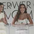 Vídeo: Bruna Marquezine entrega troféu para Anitta em Nova York