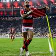 Ovacionado! Gabigol é recebido com aplausos pela torcida do Flamengo em seu retorno ao Maracanã