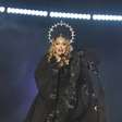 Madonna atrasa mais de uma hora, mas encanta com início do show no Rio