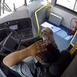 Imagens mostram desespero de motorista de ônibus após atropelar idosa em Curitiba; ele foi denunciado pelo MP