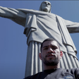 VÍDEO: Alex Poatan ativa modo turista, explora Rio de Janeiro e faz 'sombrinha' no Cristo Redentor