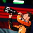 F1: Norris visita fábrica da McLaren após vitória em Miami