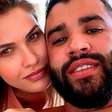 Esposa de Gusttavo Lima surge chiquérrima em praia de Miami: 'Gata rica!'