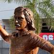 Athletico: estátua de Sicupira é inaugurada em frente à Arena