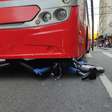 Ônibus biarticulado atropela ciclista no Centro de Curitiba: "Nasceu de novo o menino"