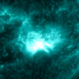 Mancha solar 15 vezes maior que a Terra libera explosão forte
