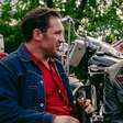 Trailer | Astros de "Elvis" e "Venom" viram motoqueiros em "Clube dos Vândalos"