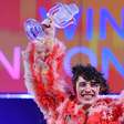 Não-binário, novo campeão do Eurovision se inspira em drag vencedora há 10 anos