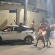 Lorran, do Flamengo, é recebido com festa na Cidade de Deus após brilhar contra o Corinthians; veja