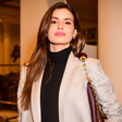 Camila Queiroz ensina a compor look elegante com peças curingas