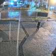 Bandido se esconde da polícia antes de fazer a limpa em centro de estética de Curitiba; vídeo
