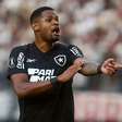 Torcedores do Botafogo se revoltam: 'Marcariam esse pênalti se fosse contra?'