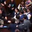 Parlamentares se agridem em sessão sobre governo do Taiwan